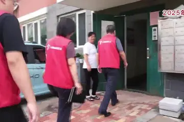 健身器材進公園安置社區(qū)添活力