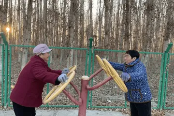 阿合其農場健身器材成為打卡“新地標”