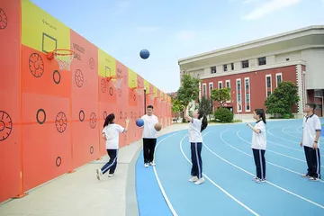 舒華體育捐贈專業(yè)體育器材，助力泉州五中校園體育建設