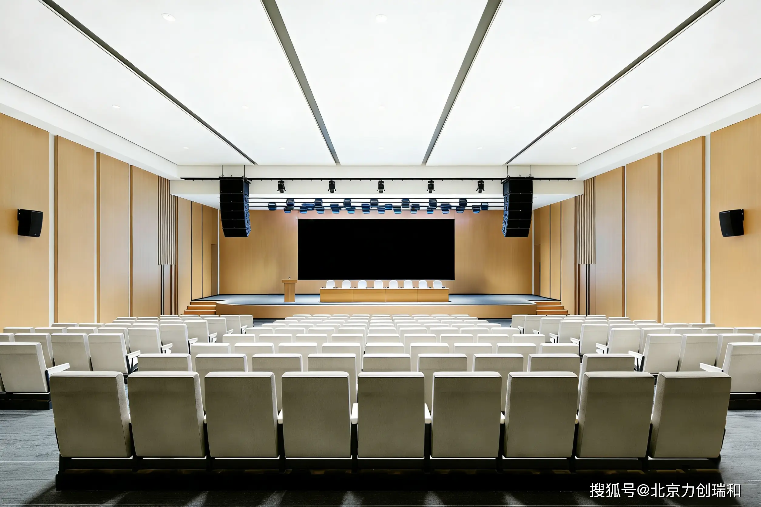 多功能廳都有哪些使用場景，每個(gè)場景適合什么設(shè)備